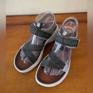 BZees Womens Jive Sandals Mary Jane Wedge Open Toe Sz Black & White Sz 8